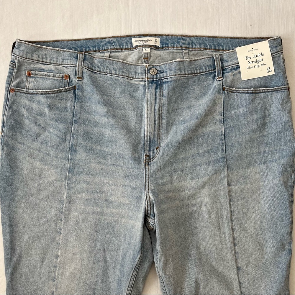 Abercrombie & Fitch Ankle Straight Ultra High Rise Jeans NWT